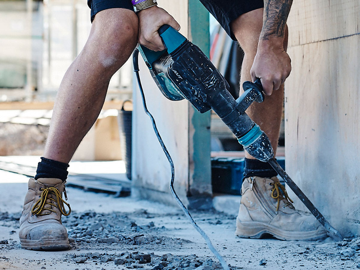 Worker wearing steel toe boots following the Australian standard for work boots